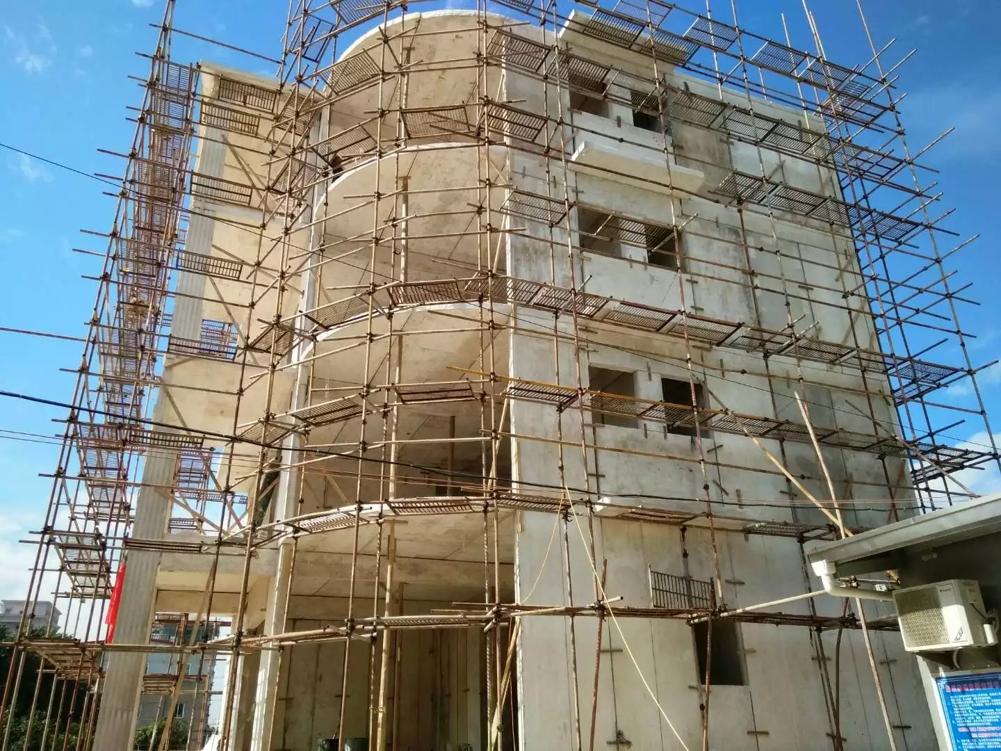万秀星河绿色环保装配式建材在福建修建的五层别墅建筑